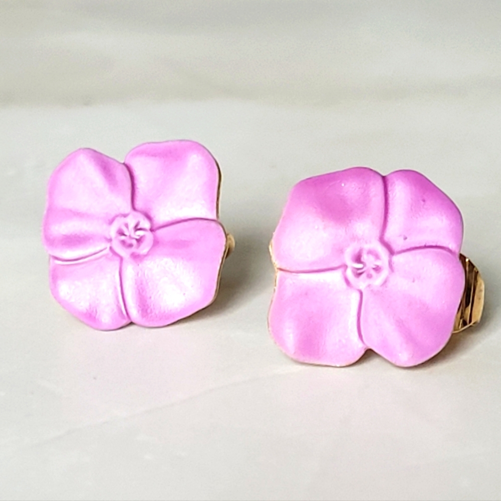 Vintage Dainty Lavender Pastel Purple Flower Clip-on Earrings - Picture 3 of 6